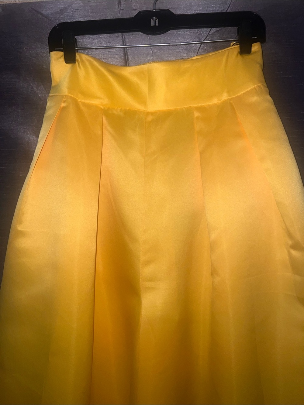 NWT AKIRA Blooming Yellow Satin Wide Leg Pleated Trouser Pants Plus Size 1 - Picture 5 of 10